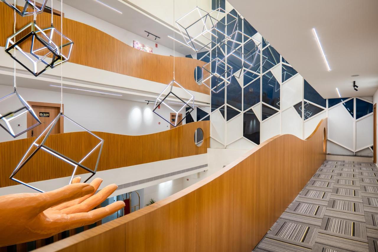 Clubway Grand A Boutique Hotel Jorhāt エクステリア 写真