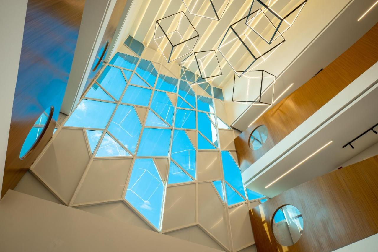 Clubway Grand A Boutique Hotel Jorhāt エクステリア 写真