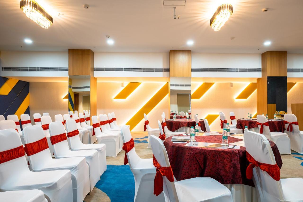 Clubway Grand A Boutique Hotel Jorhāt エクステリア 写真