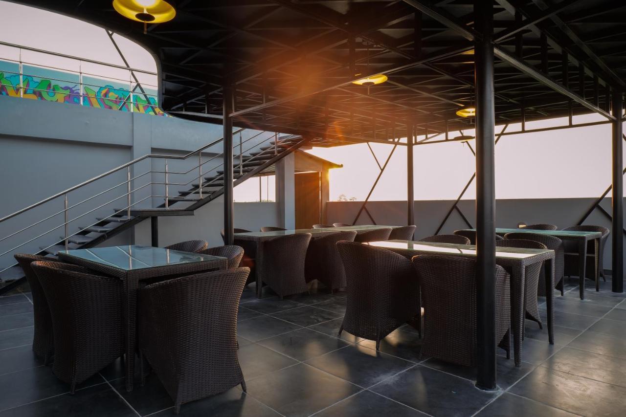 Clubway Grand A Boutique Hotel Jorhāt エクステリア 写真