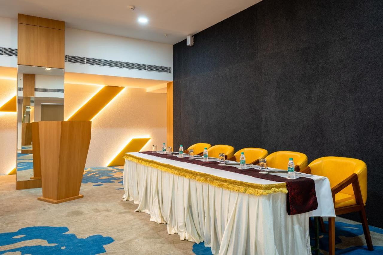 Clubway Grand A Boutique Hotel Jorhāt エクステリア 写真