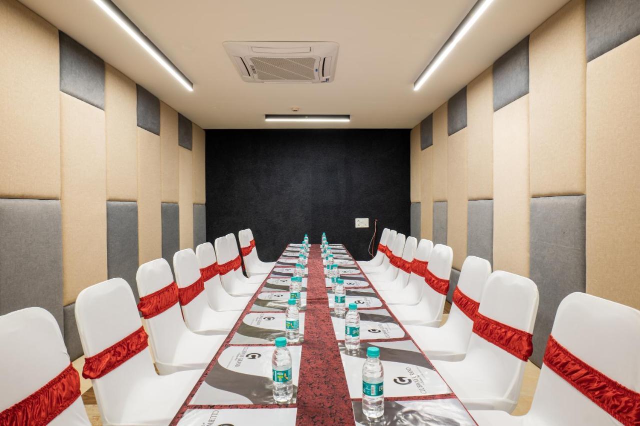 Clubway Grand A Boutique Hotel Jorhāt エクステリア 写真