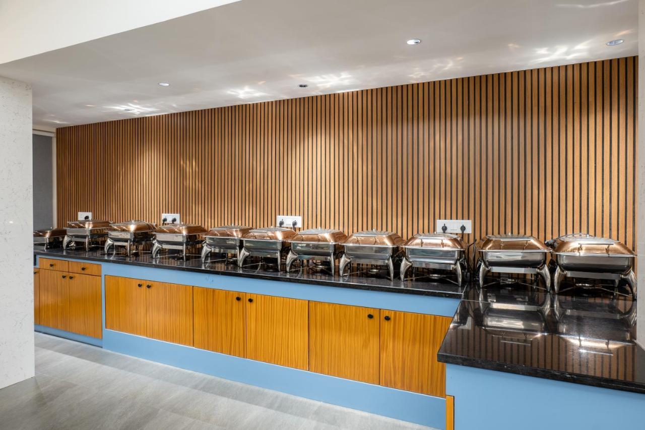 Clubway Grand A Boutique Hotel Jorhāt エクステリア 写真