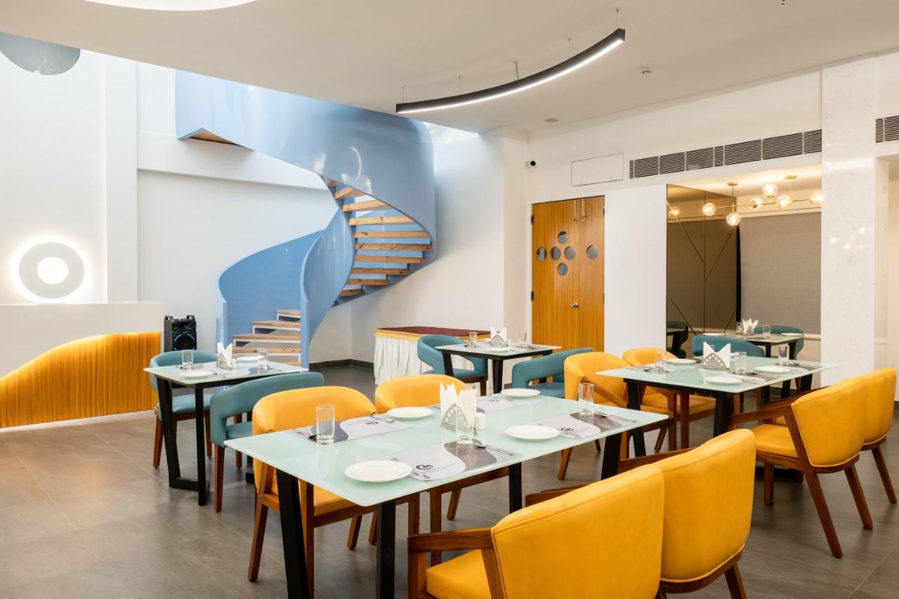 Clubway Grand A Boutique Hotel Jorhāt エクステリア 写真