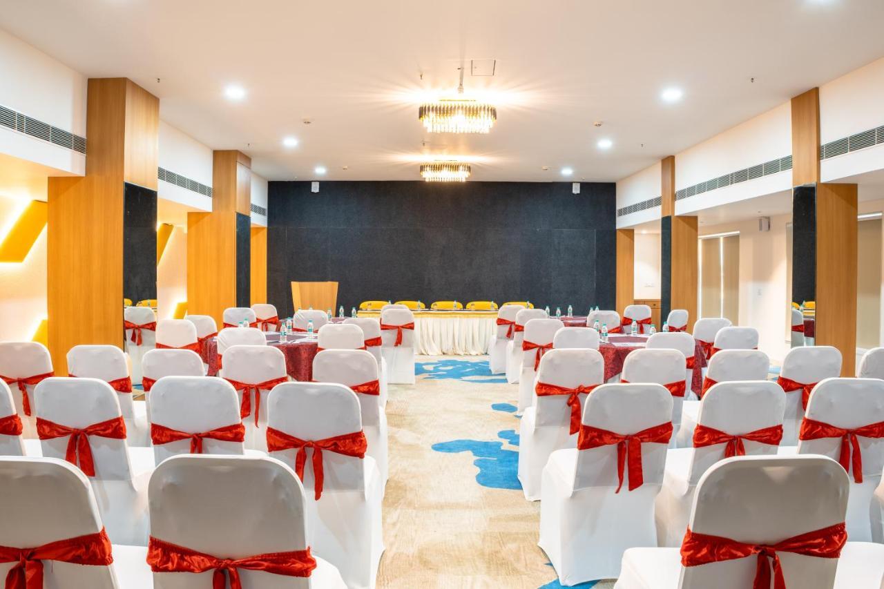 Clubway Grand A Boutique Hotel Jorhāt エクステリア 写真