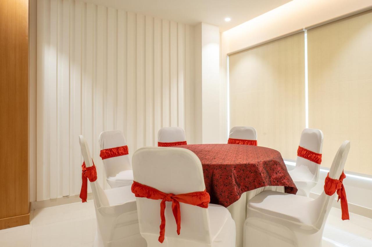 Clubway Grand A Boutique Hotel Jorhāt エクステリア 写真