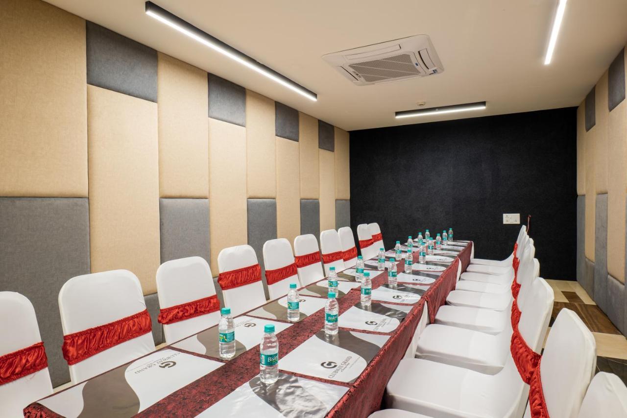 Clubway Grand A Boutique Hotel Jorhāt エクステリア 写真