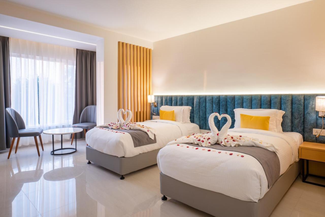 Clubway Grand A Boutique Hotel Jorhāt エクステリア 写真