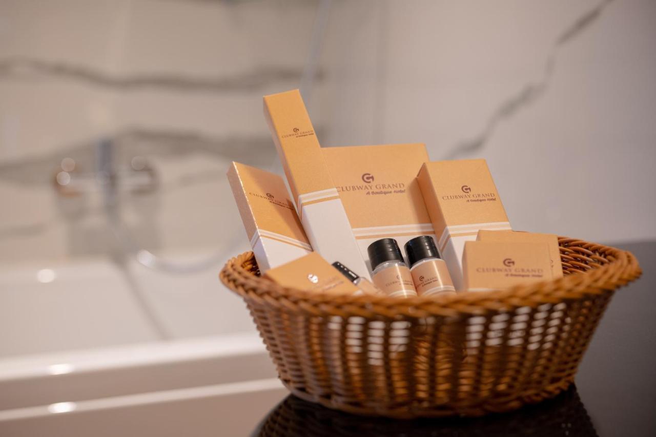 Clubway Grand A Boutique Hotel Jorhāt エクステリア 写真