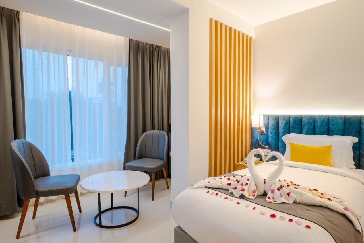 Clubway Grand A Boutique Hotel Jorhāt エクステリア 写真