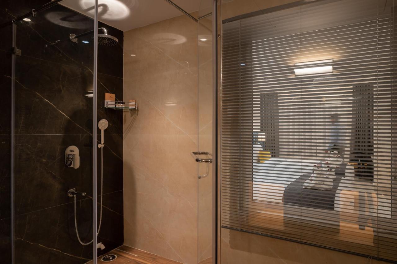 Clubway Grand A Boutique Hotel Jorhāt エクステリア 写真