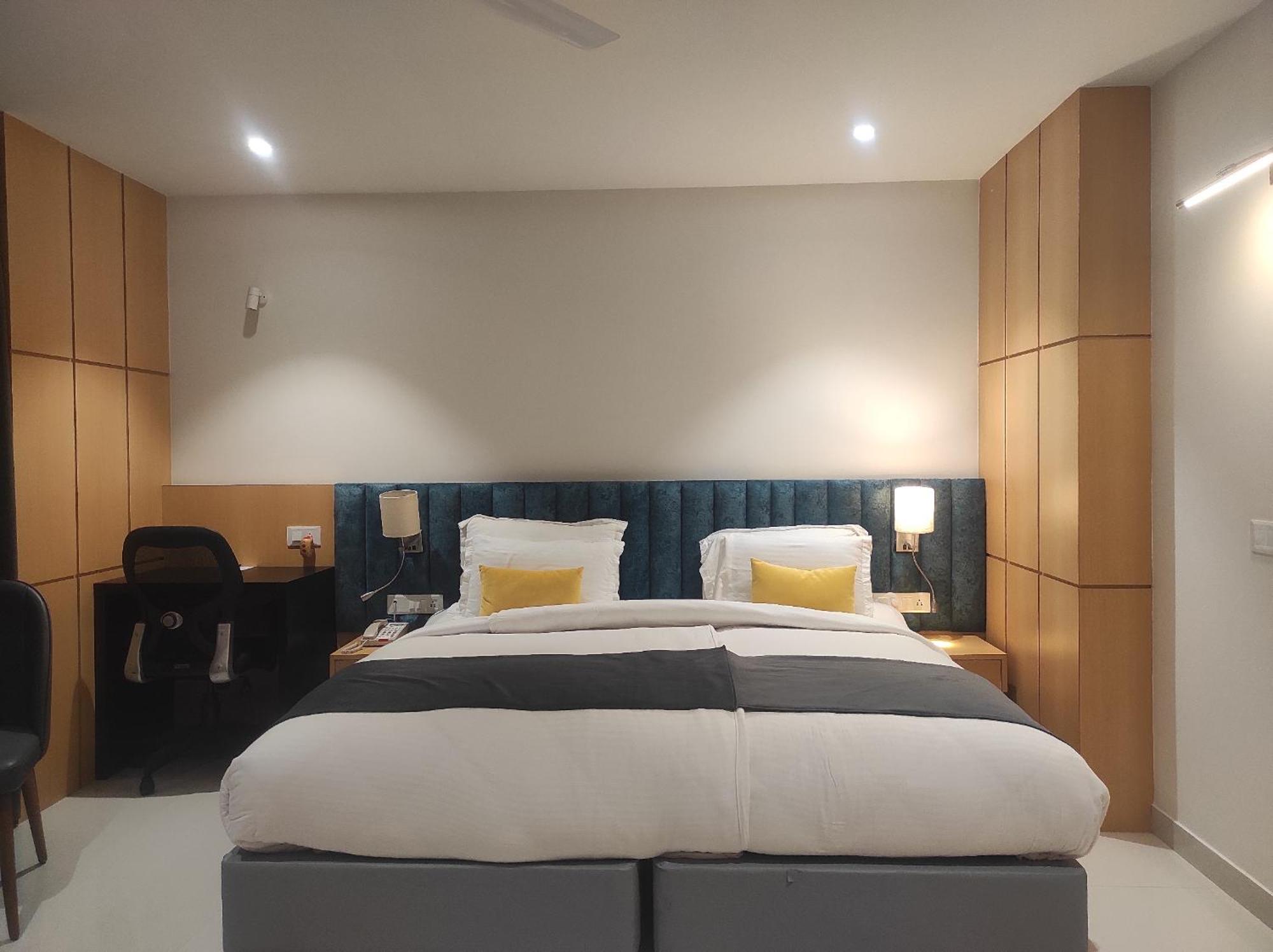 Clubway Grand A Boutique Hotel Jorhāt エクステリア 写真
