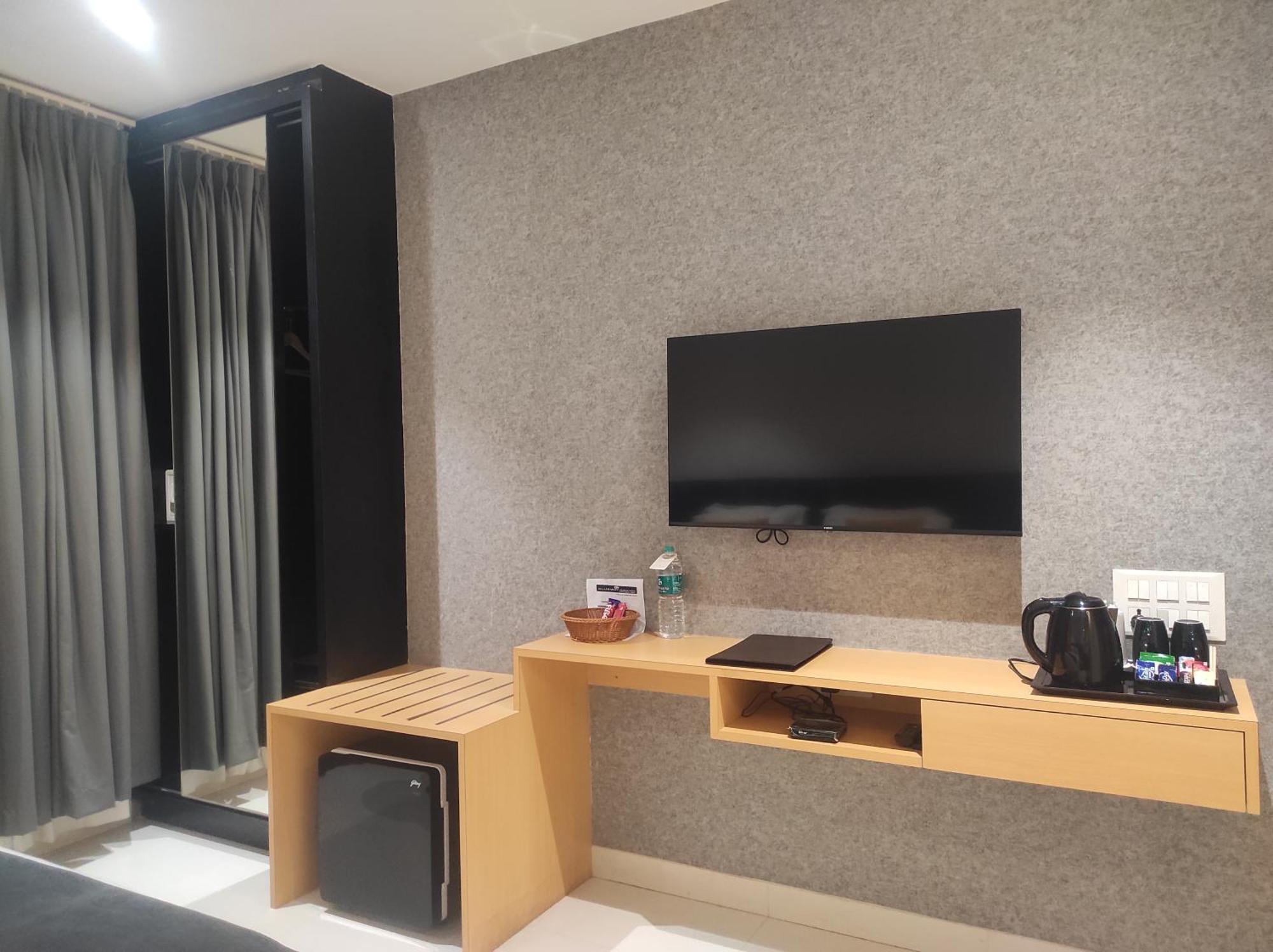 Clubway Grand A Boutique Hotel Jorhāt エクステリア 写真