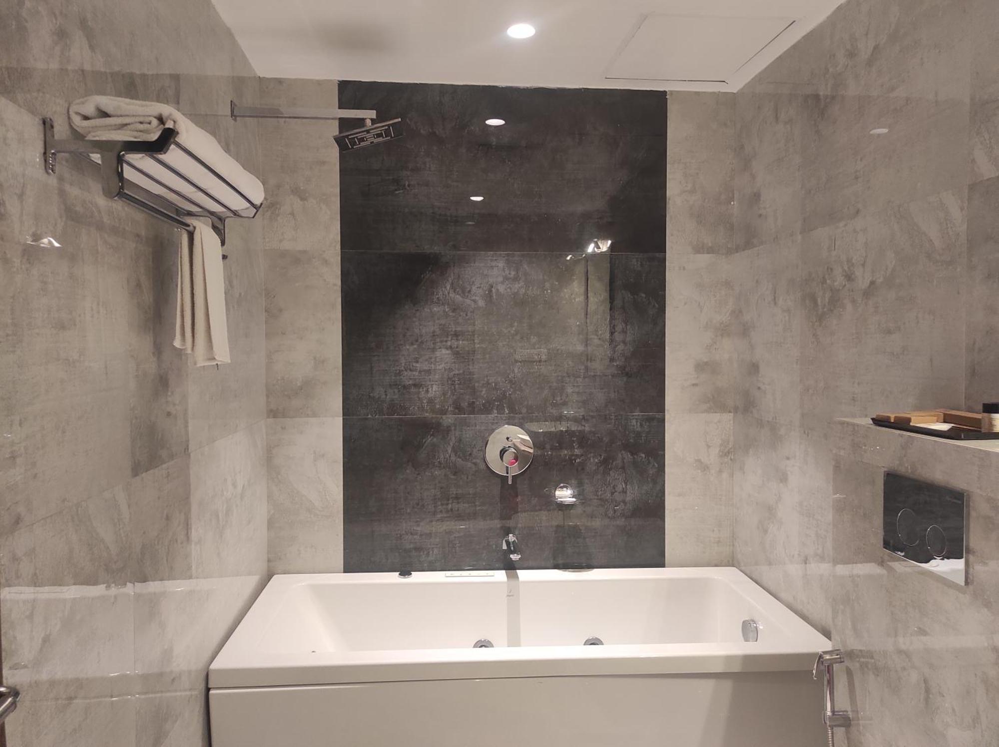 Clubway Grand A Boutique Hotel Jorhāt エクステリア 写真